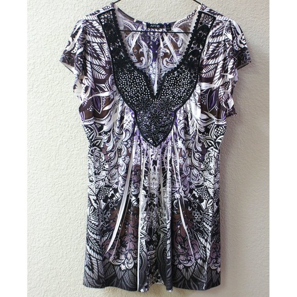 3 for $20! ✨Beautiful Apt 9. embellished top - Picture 1 of 4